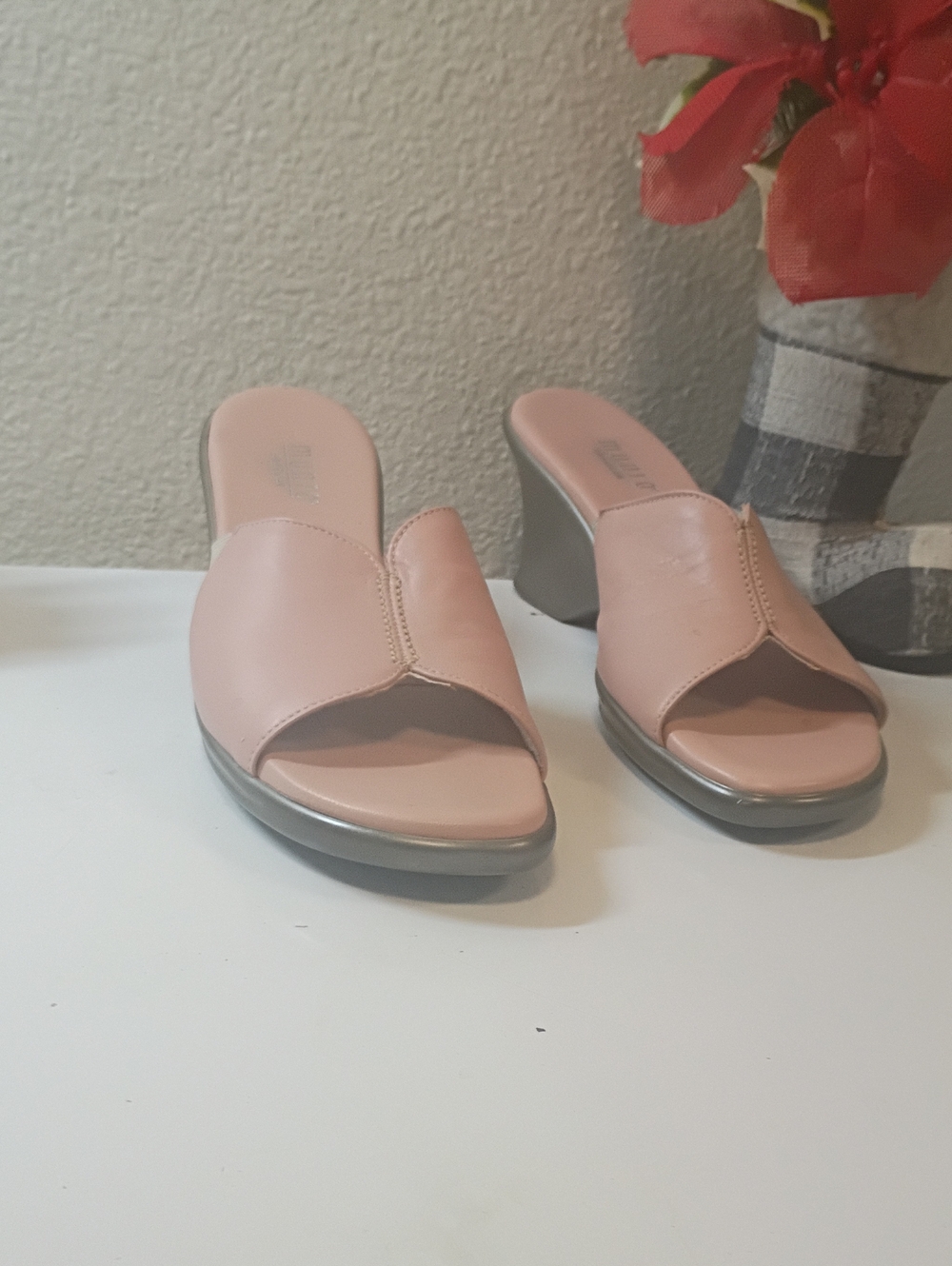 Munro Soft Pink Open-Toe Wedge Mules